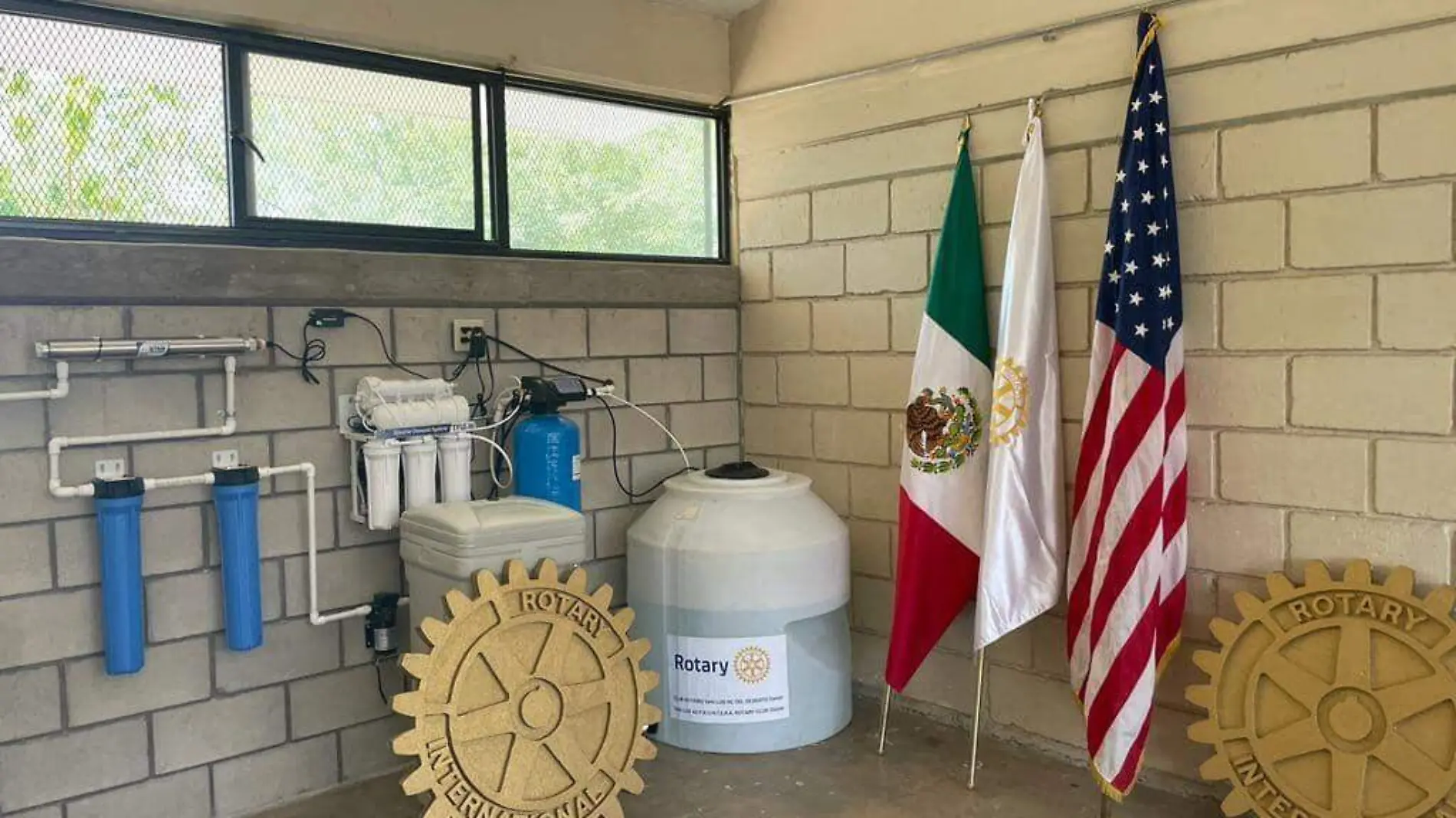 El Club Rotario San Luis Río Colorado Del Desierto trabaja en acciones de saneamiento del agua instalando plantas purificadoras en las escuelas